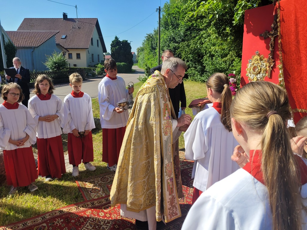 4Altar 11