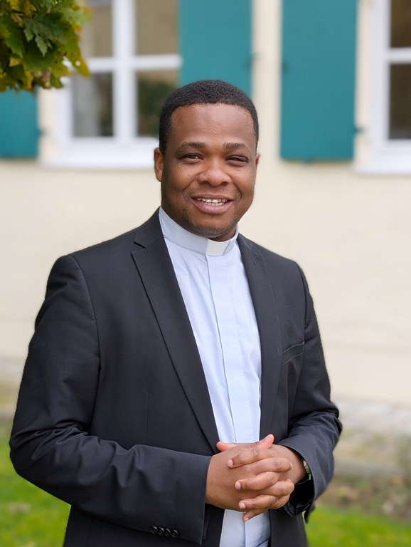 Portrait Joseph Afatchao leitender Pfarrer