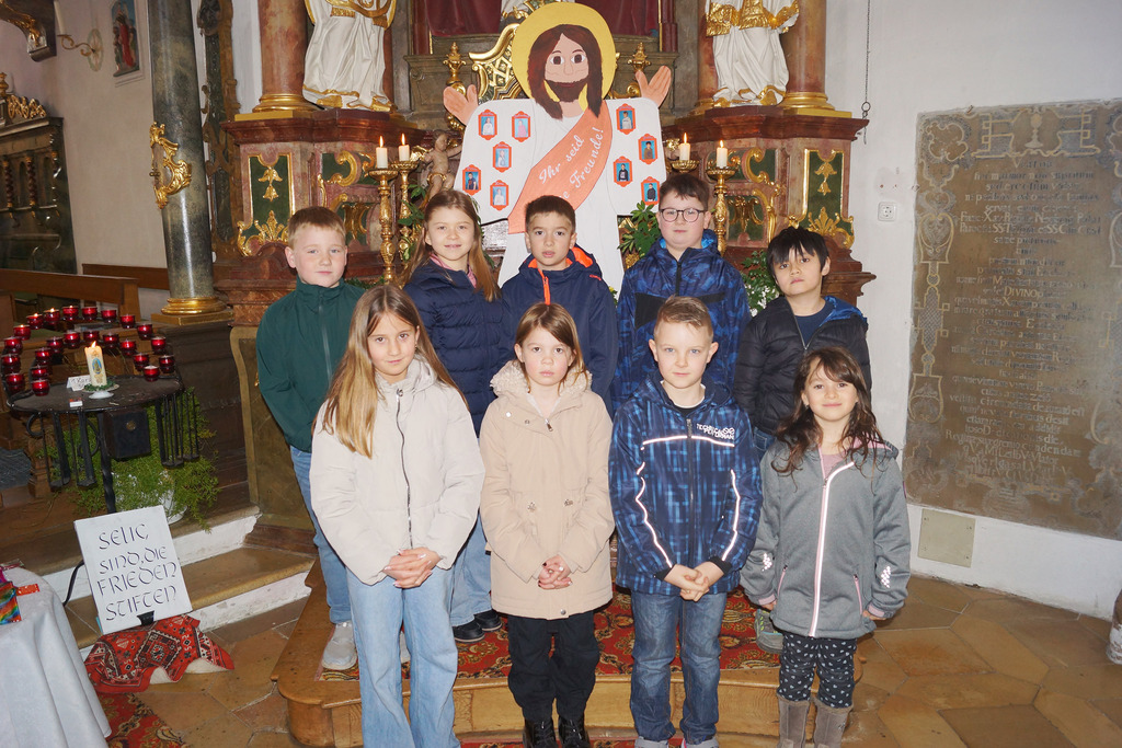 Gruppenfoto der Erstkommunion-Kinder 2026