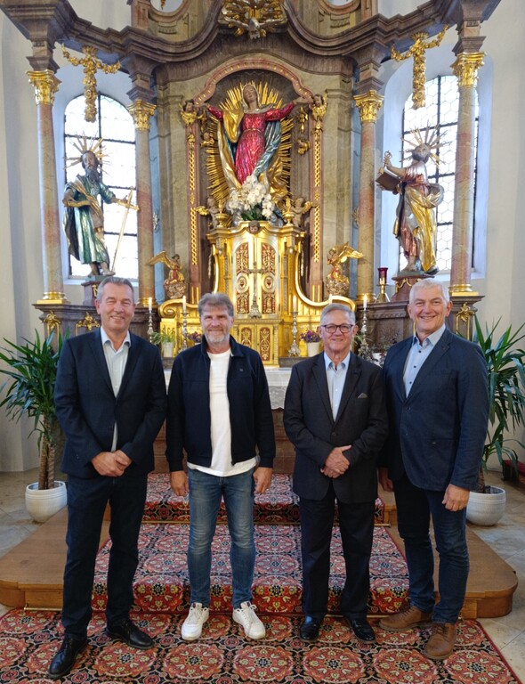 Gruppenfoto der Kirchenverwaltung Holzheim